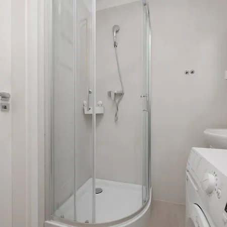 Stylish For 2 Guests In With Remote Work Space By Renters * Varsó